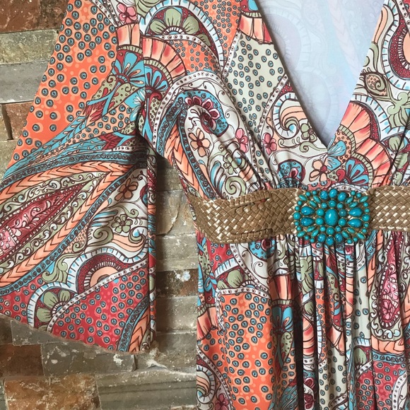 Beautiful Sexy low cut Blouse. - Picture 3 of 3